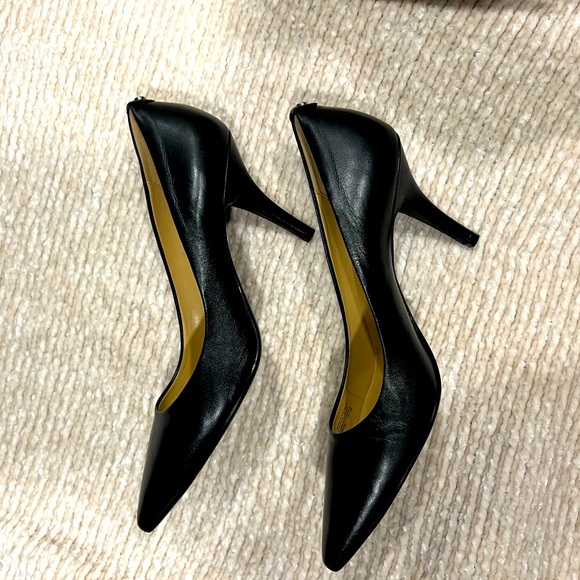 Michael Kors Black Leather Pointed Toe Pumps - Picture 3 of 10